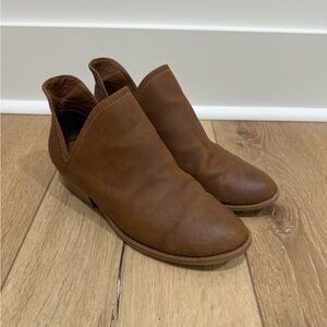 Universal Thread Brown Ankle Boots